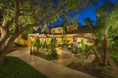 Clementine Hotel & Suites Anaheim in Costa Mesa