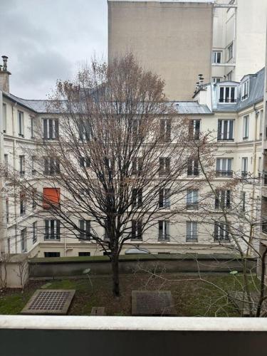 Zdjęcie z galerii obiektu Champs Elysées Cosy appartement w Paryżu