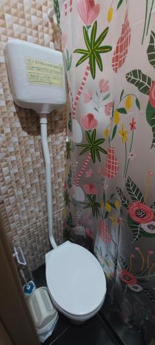a small bathroom with a toilet and a sink at Quarto Casal Térreo perto Pelourinho in Salvador