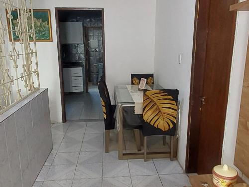 a dining room with a table and chairs at Quarto casal sossegado perto Pelourinho in Salvador