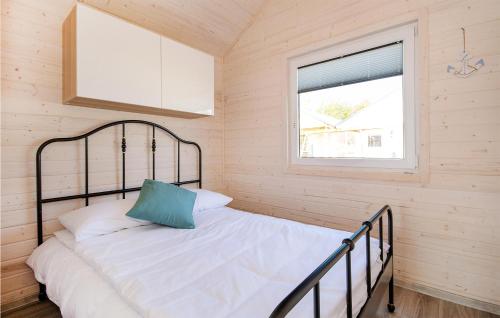 a small bedroom with a bed with a window at Nice Home In Bobolin With Wi-fi in Bobolin