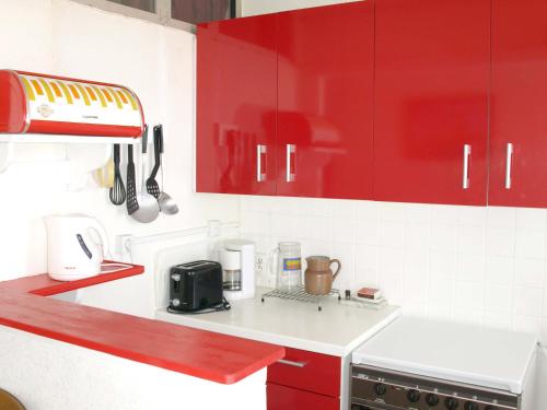 Photo de la galerie de l'établissement Appartement 1 chambre à Saint-Jean-de-Monts avec garage privé - FR-1-323-304, à Saint-Jean-de-Monts