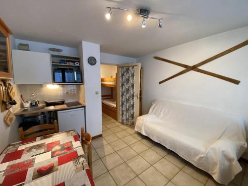 Studio cosy pour 4 pers., expo Sud, près des pistes et commerces, avec balcon et équipements complets - FR-1-733-151