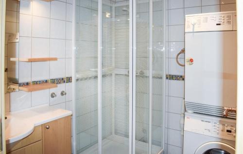 a bathroom with a glass shower with a washing machine at Stunning Home In Rjukan With Wifi in Rjukan