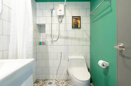 Un baño de Tuk Tuk House 250m from MRT Sirikit
