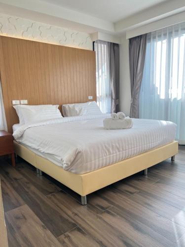 Un pat sau paturi într-o cameră la Baannalin Hometel บ้านนลิน โฮมเทล