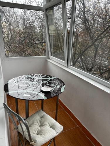 Balkon lub taras w obiekcie Jhonny apartament Taxi#Airport#Bucharest#Therme