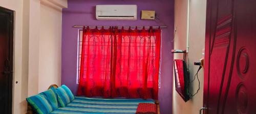 a room with a red curtain and a window at OYO SRIVARI PREMIUM HOMESTAYS in Vellore