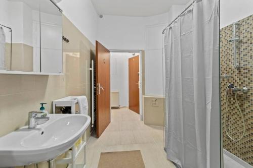 Modern Apartment close to Center - 2BR