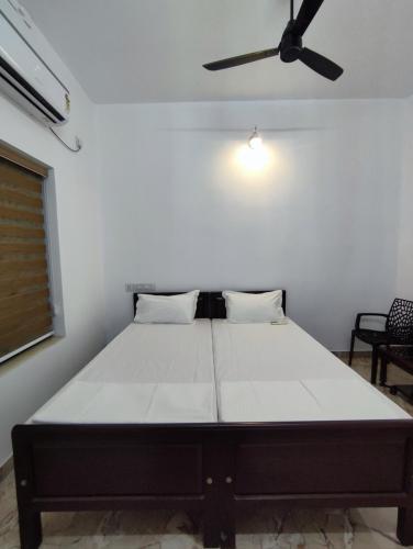 Postel nebo postele na pokoji v ubytování Alam Home Stay