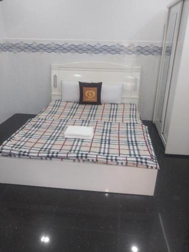 Giường trong phòng chung tại Khách Sạn Thiên Phú