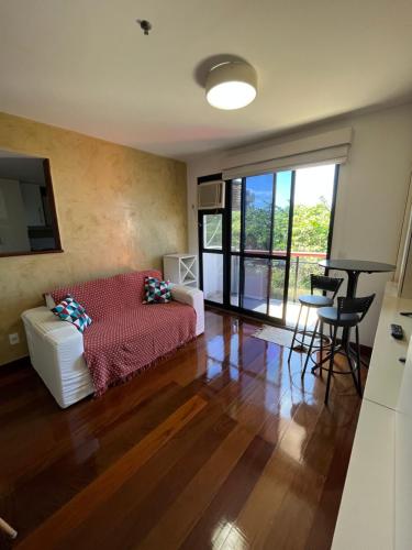 Imagen de la galería de Apto com VISTA do Pão de Açúcar, VARANDA, PISCINA, SAUNA, ACADEMIA, COZINHA COMPLETA, GARAGEM, PORTARIA 24h e MINI MERCADO, en Niterói