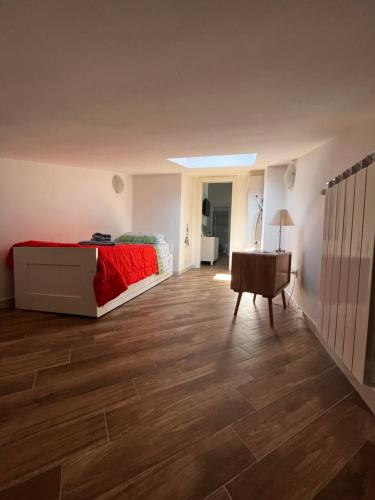 a bedroom with a bed and a wooden floor at Splendido appartamento a due passi dal mare in Termoli