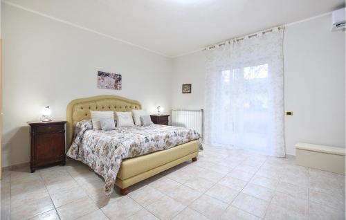 een slaapkamer met een bed en een groot raam bij Nice Home In Villa S, Lucia With Outdoor Swimming Pool in La Volla