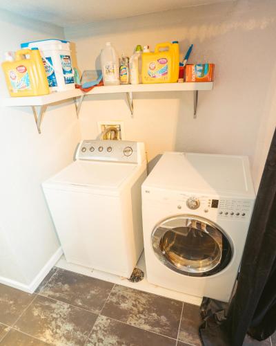 Φωτογραφία από το άλμπουμ του Windsor Retreat Private Basement Suite στο Ντένβερ
