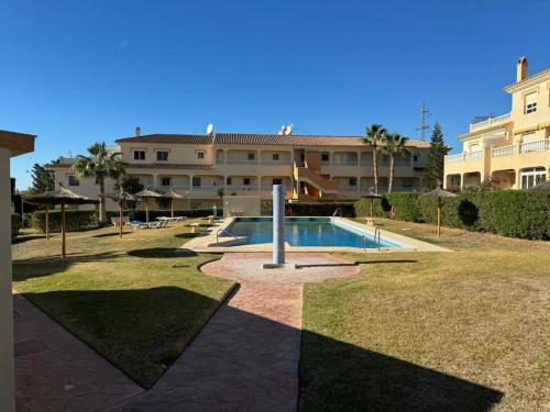 Bazén v ubytování Nuevo Torrox Deluxe Beach & Piscina nebo v jeho okolí