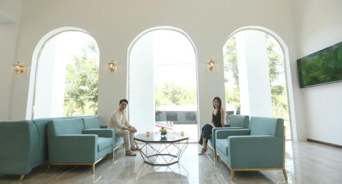Televisyen dan/atau pusat hiburan di RHM Luxury Hotel And Suite