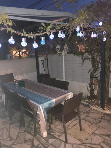 Photo de la galerie de l'établissement Charmante petite maison typique Royan JUILLET Location minimum 7 jours Pas de court séjour, à Saint-Georges-de-Didonne