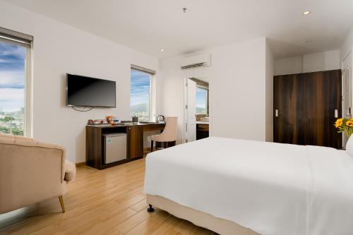 Televisyen dan/atau pusat hiburan di RHM Luxury Hotel And Suite