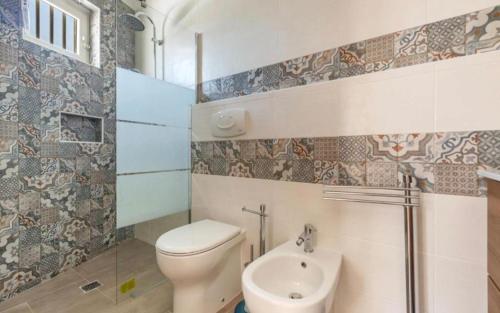 a bathroom with a toilet and a sink at La Casetta Al Mar in Porto Cesareo