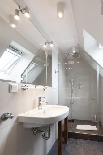 a bathroom with a sink and a shower at Haus Delft Angelino in Juist