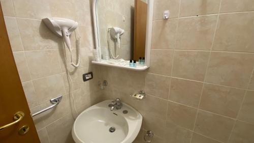 Koupelna v ubytování Casteluce Hotel Funivie