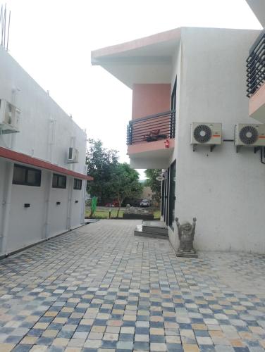 an empty courtyard of a building with a balcony at Suryaansh in Pālghar