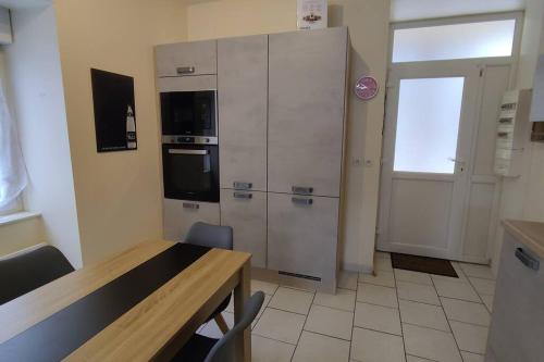 Photo de la galerie de l'établissement Appartement Vals-les-Bains avec terrasse, à Vals-les-Bains