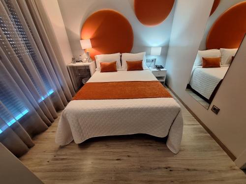 a bedroom with two beds in a room at Hotel Aleluia in Fátima