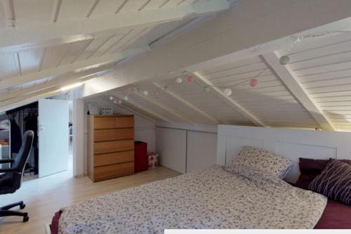 a bedroom with a bed and a dresser in a room at Cheerful villa with fireplace, bath-tub and garden in Noville