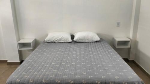 En eller flere senge i et værelse på Playa Corner