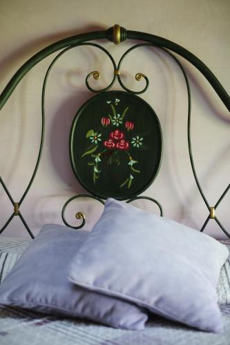 a bed with a black head board with a pillow at Il Gelsomino in Ferno