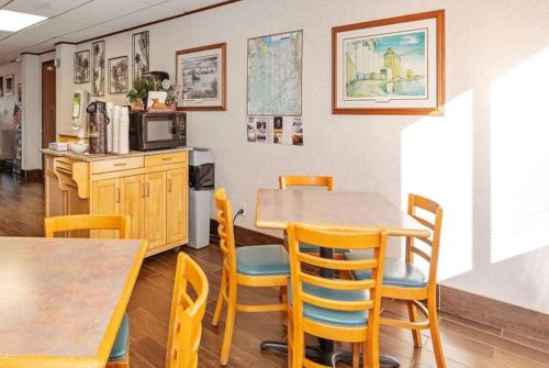 Super 8 by Wyndham Superior WIにあるレストランまたは飲食店