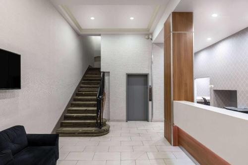 Super 8 by Wyndham San Francisco/Union Square Area Image