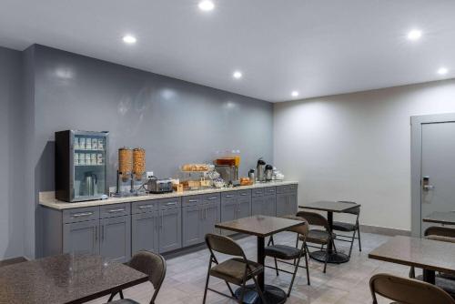 Super 8 by Wyndham San Francisco/Union Square Area Image