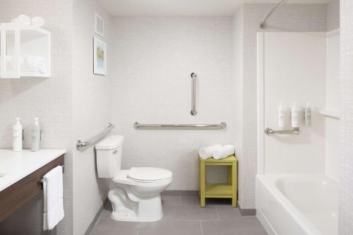 Ένα μπάνιο στο Hampton Inn Hornell