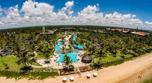 an aerial view of a resort with a swimming pool at Flat Beach Class Muro Alto - Porto de Galinhas 02 Quartos in Porto De Galinhas