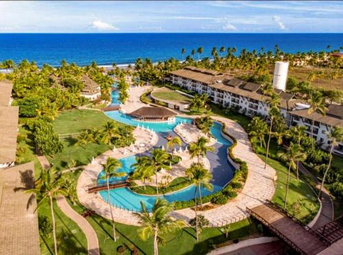 an aerial view of the resort and the ocean at Flat Beach Class Muro Alto - Porto de Galinhas 02 Quartos in Porto De Galinhas
