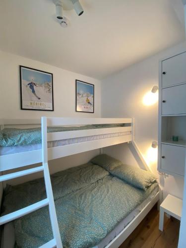 a bedroom with a bunk bed and a bunk bed ladder at Apartman Funn5 - ApartHotel Vucko - private host in Jahorina