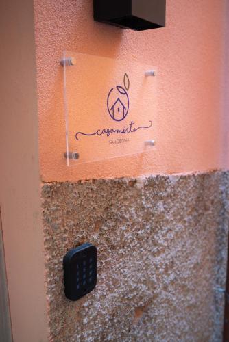 a black remote control on the side of a wall at Casa Mirto in Bosa