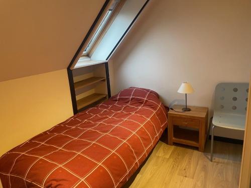 Кровать или кровати в номере Ahwell Guesthouse Gent 5 BR long term
