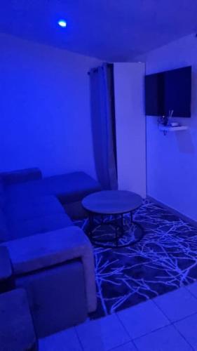 Μια τηλεόραση ή/και κέντρο ψυχαγωγίας στο beau studio