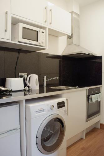 Kuchyň nebo kuchyňský kout v ubytování Osborne Aparthotel