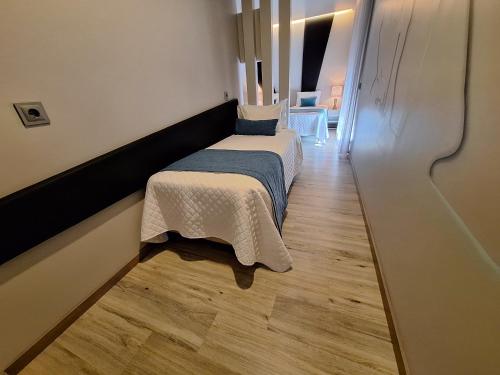 a small bedroom with a bed in a room at Hotel Aleluia in Fátima