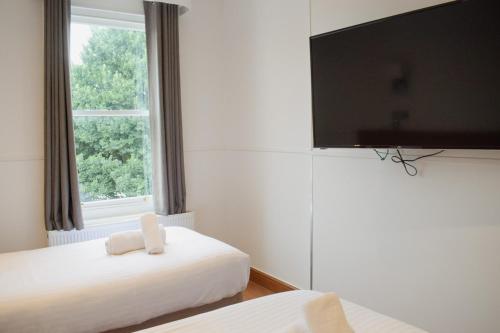 TV a/nebo společenská místnost v ubytování Osborne Aparthotel