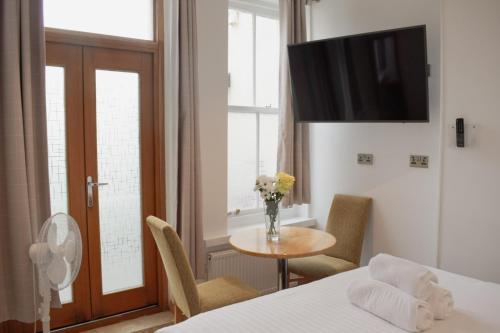 Postel nebo postele na pokoji v ubytování Osborne Aparthotel