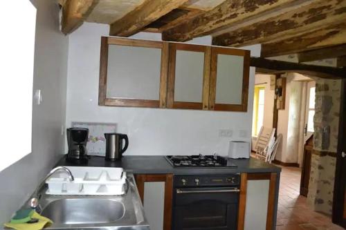 Η κουζίνα ή μικρή κουζίνα στο Domaine des vaulx - locations de cabanes insolites
