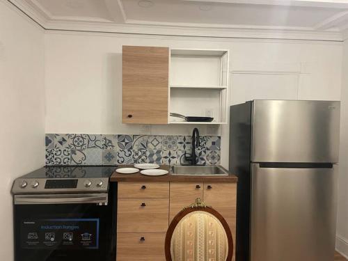 Kuchyň nebo kuchyňský kout v ubytování Belle Isle Cottage - 1905 Historic Home near city