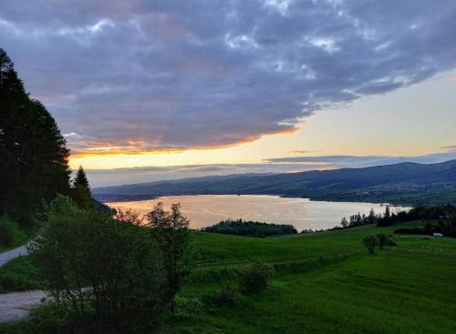 Landskap semula jadi dekat dengan chalet