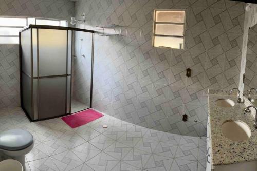 Koupelna v ubytování Chácara/Sítio - completa - Pardinho-SP